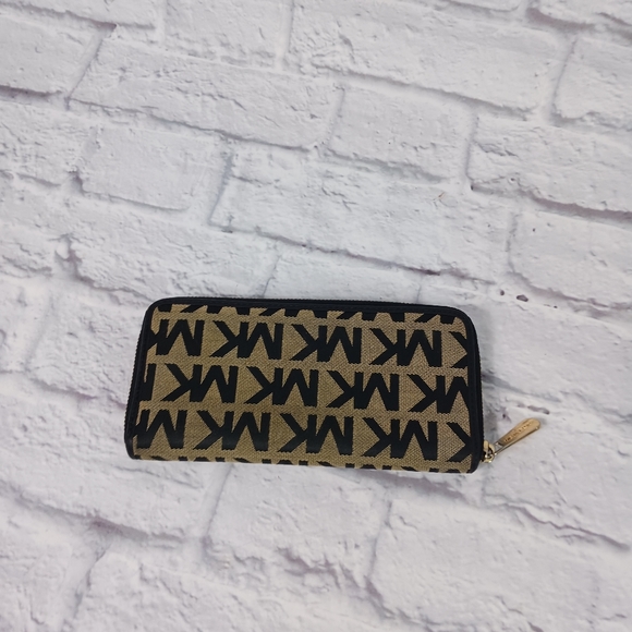 Michael Kors black and tan signature canvas and leather zip wallet - Picture 3 of 14